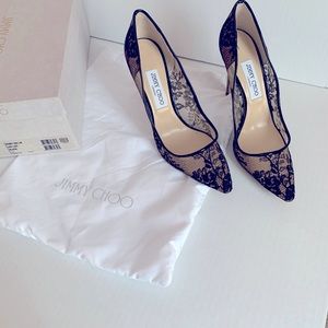 JIMMY CHOO London Black and Tan lace pumps worn once excellent condition